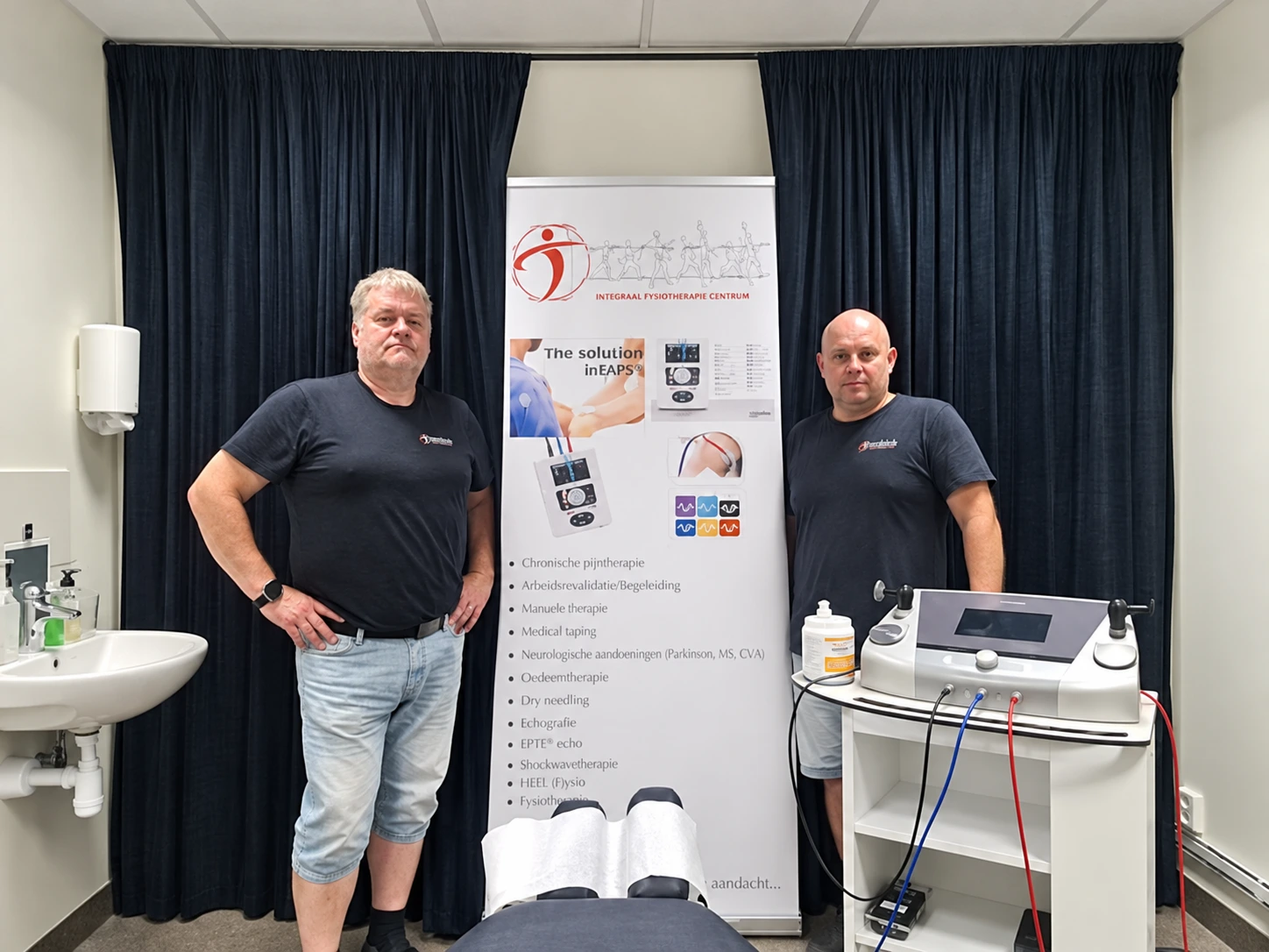 Peter och Christer i behandlingsrummet, bearbetat från verksamhetens foto